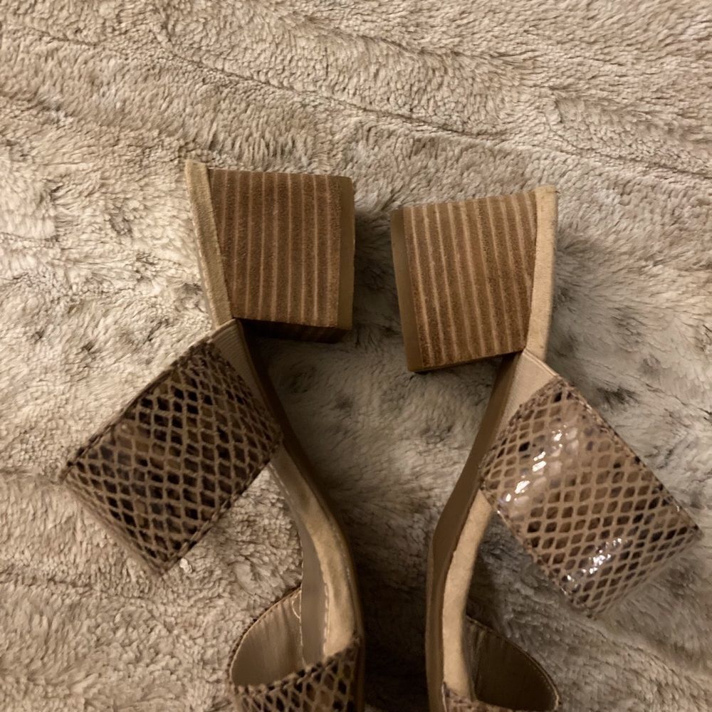 : : ANNE KLEIN NEW Faux Snake Skin Sandals with Chunky Heels : : - Picture 8 of 13